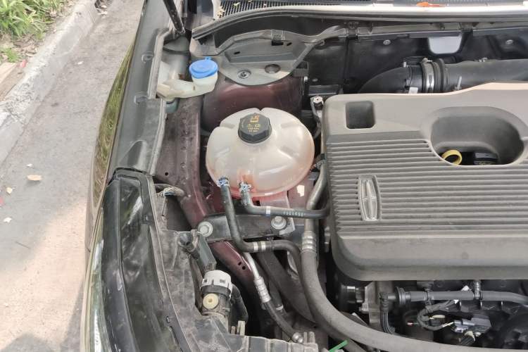 Used Lincoln Corsair 2020 2.0T Two-Wheel Drive Luxury Edition Engine Bay Right