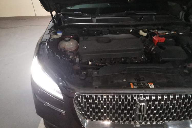 Used Lincoln Corsair 2020 2.0T Two-Wheel Drive Luxury Edition Engine Bay Right