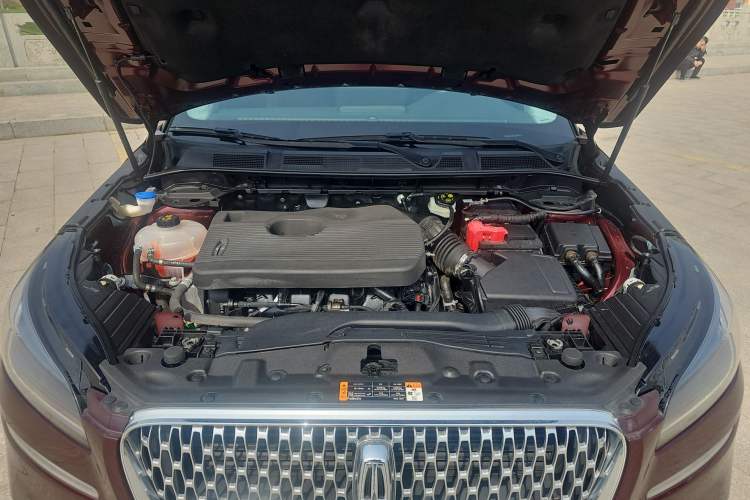 Used Lincoln Corsair 2020 2.0T Two-Wheel Drive Luxury Edition Engine Bay