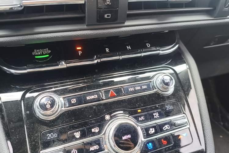 Used Lincoln Corsair 2020 2.0T Two-Wheel Drive Luxury Edition Gear Lever
