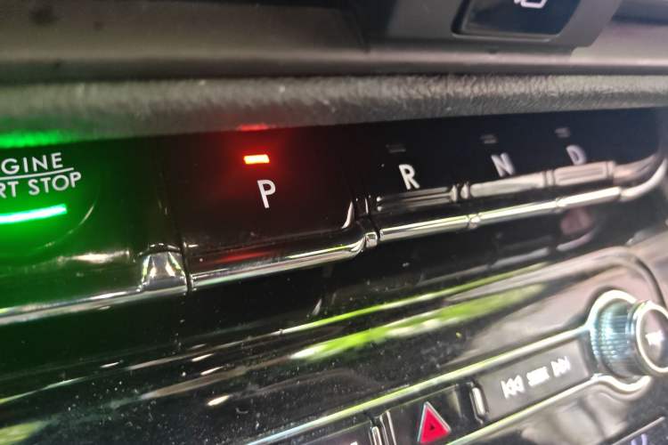 Used Lincoln Corsair 2020 2.0T Two-Wheel Drive Luxury Edition Gear Lever
