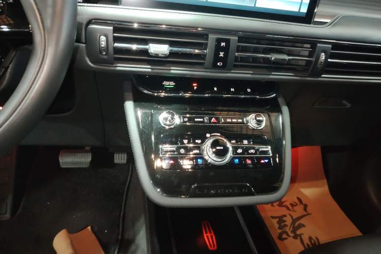 Used Lincoln Corsair 2020 2.0T Two-Wheel Drive Luxury Edition Gear Lever