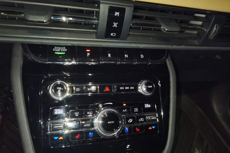 Used Lincoln Corsair 2020 2.0T Two-Wheel Drive Luxury Edition Gear Lever