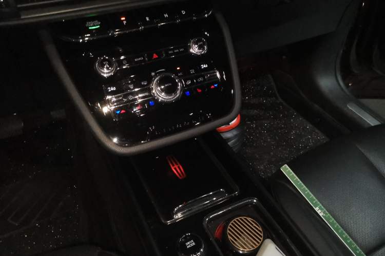 Used Lincoln Corsair 2020 2.0T Two-Wheel Drive Luxury Edition Gear Lever
