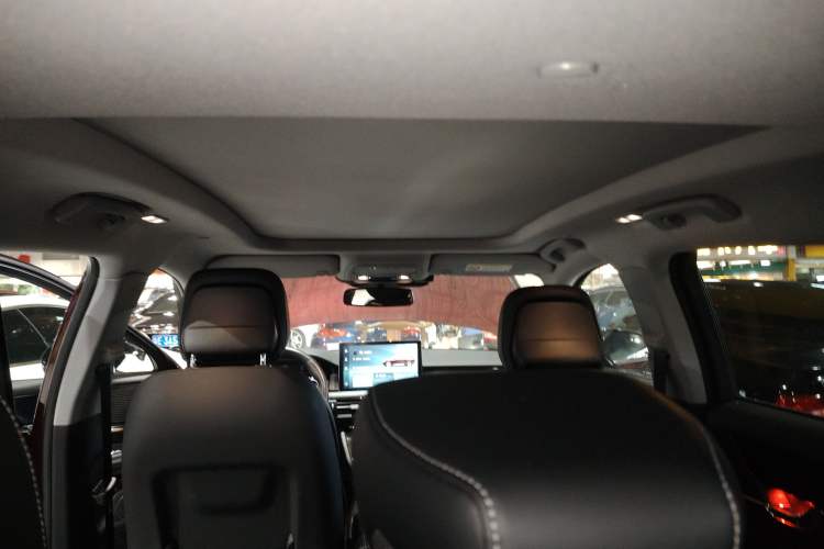 Used Lincoln Corsair 2020 2.0T Two-Wheel Drive Luxury Edition Headliner
