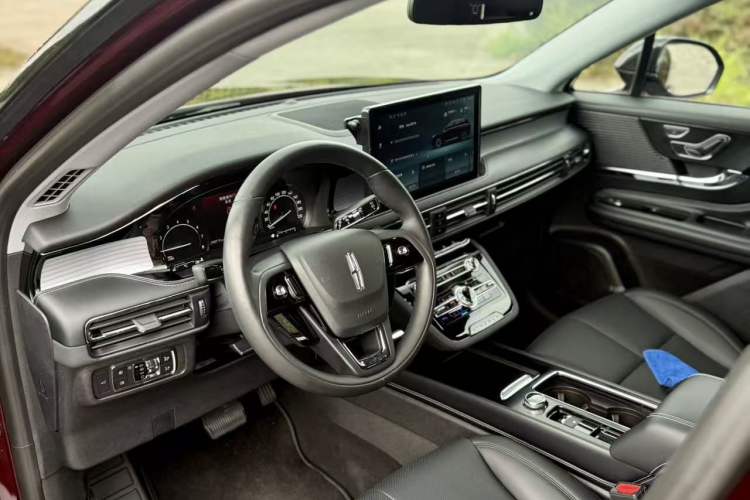 Used Lincoln Corsair 2020 2.0T Two-Wheel Drive Luxury Edition Interior 2