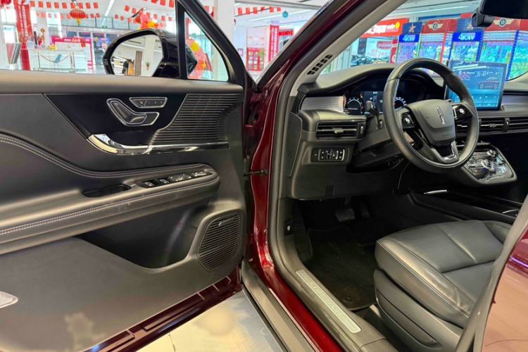 Used Lincoln Corsair 2020 2.0T Two-Wheel Drive Luxury Edition Interior 3