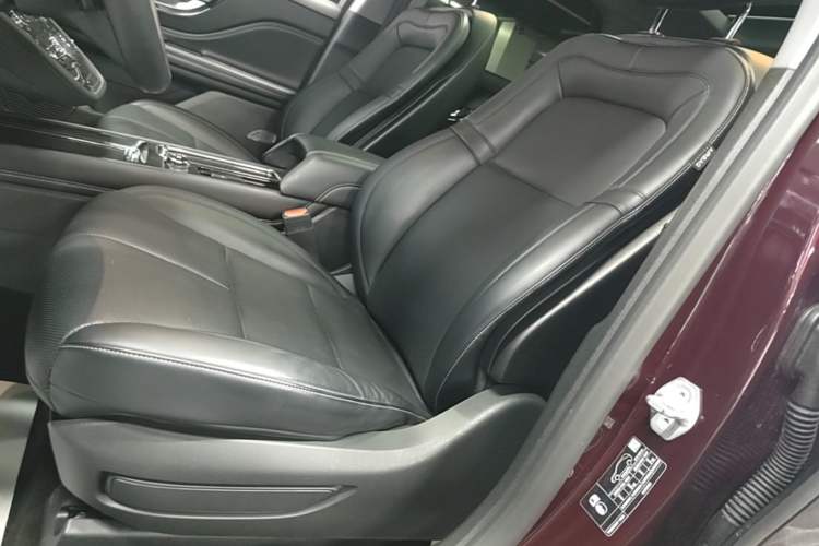 Used Lincoln Corsair 2020 2.0T Two-Wheel Drive Luxury Edition Left Front Seat