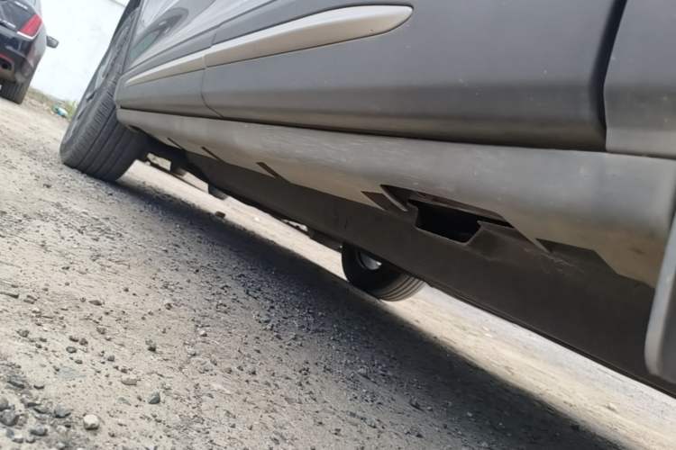 Used Lincoln Corsair 2020 2.0T Two-Wheel Drive Luxury Edition Left Side Sill