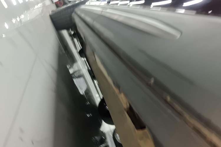 Used Lincoln Corsair 2020 2.0T Two-Wheel Drive Luxury Edition Left Side Sill
