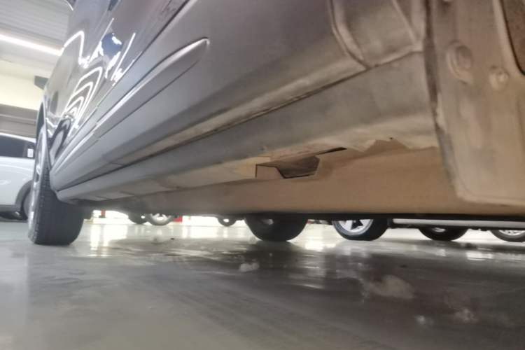 Used Lincoln Corsair 2020 2.0T Two-Wheel Drive Luxury Edition Left Side Sill