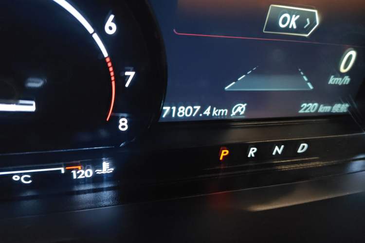 Used Lincoln Corsair 2020 2.0T Two-Wheel Drive Luxury Edition Odometer Close Up