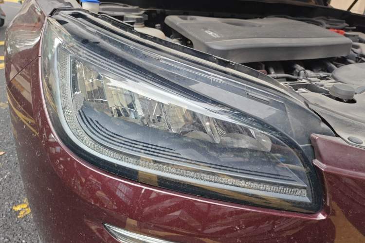 Used Lincoln Corsair 2020 2.0T Two-Wheel Drive Luxury Edition Right Front Headlight