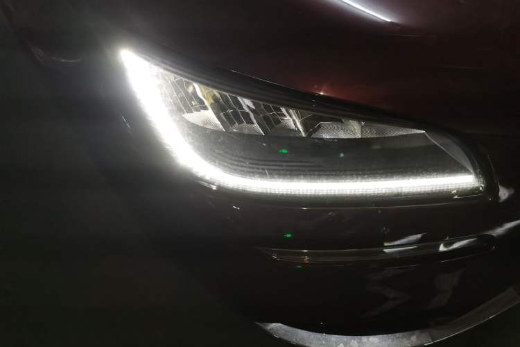 Used Lincoln Corsair 2020 2.0T Two-Wheel Drive Luxury Edition Right Front Headlight