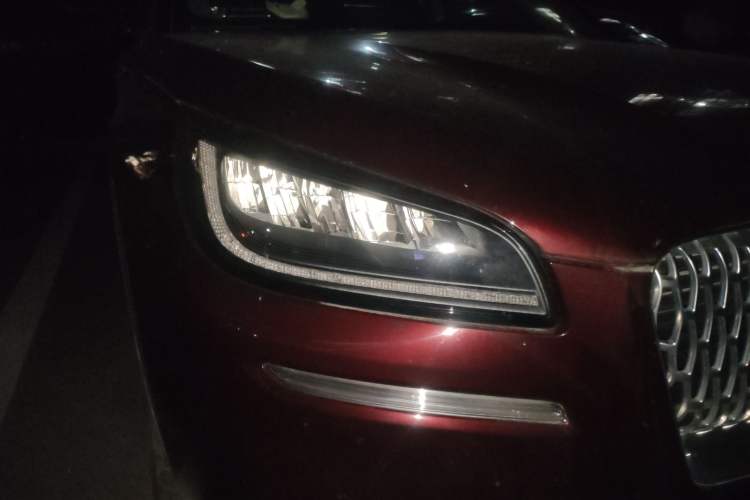 Used Lincoln Corsair 2020 2.0T Two-Wheel Drive Luxury Edition Right Front Headlight