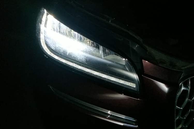 Used Lincoln Corsair 2020 2.0T Two-Wheel Drive Luxury Edition Right Front Headlight