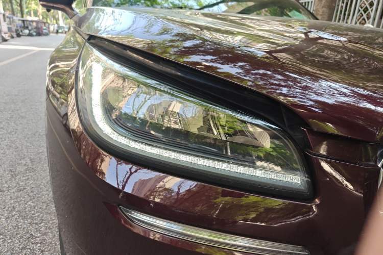 Used Lincoln Corsair 2020 2.0T Two-Wheel Drive Luxury Edition Right Front Headlight