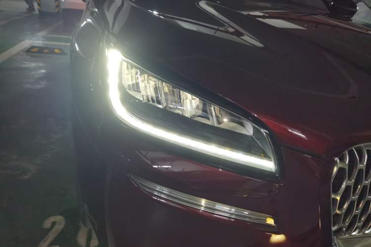 Used Lincoln Corsair 2020 2.0T Two-Wheel Drive Luxury Edition Right Front Headlight