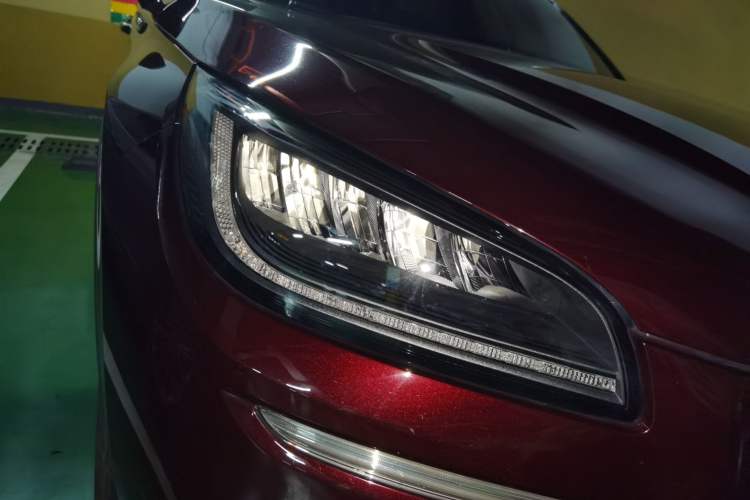 Used Lincoln Corsair 2020 2.0T Two-Wheel Drive Luxury Edition Right Front Headlight