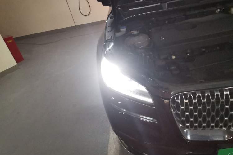 Used Lincoln Corsair 2020 2.0T Two-Wheel Drive Luxury Edition Right Front Headlight