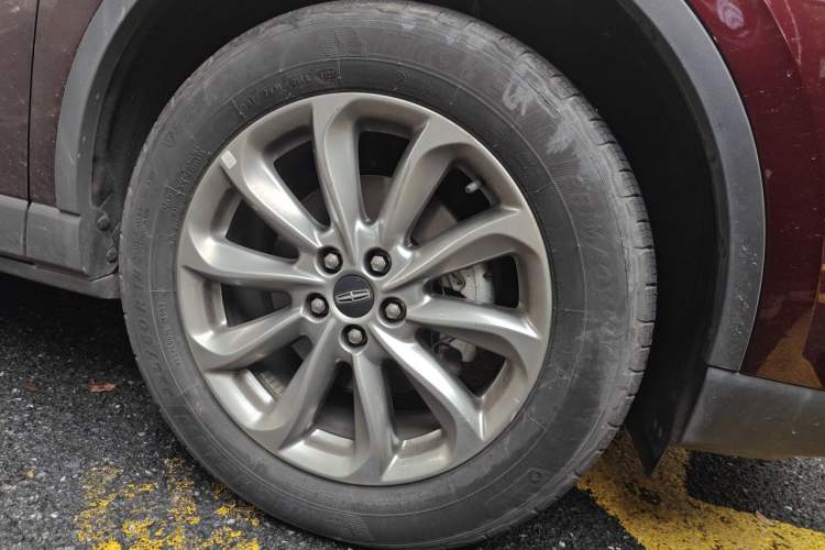Used Lincoln Corsair 2020 2.0T Two-Wheel Drive Luxury Edition Right Front Wheel Hub