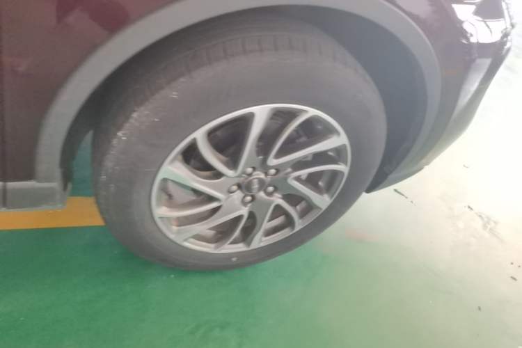 Used Lincoln Corsair 2020 2.0T Four-Wheel Drive Luxury Edition Right Front Wheel Hub