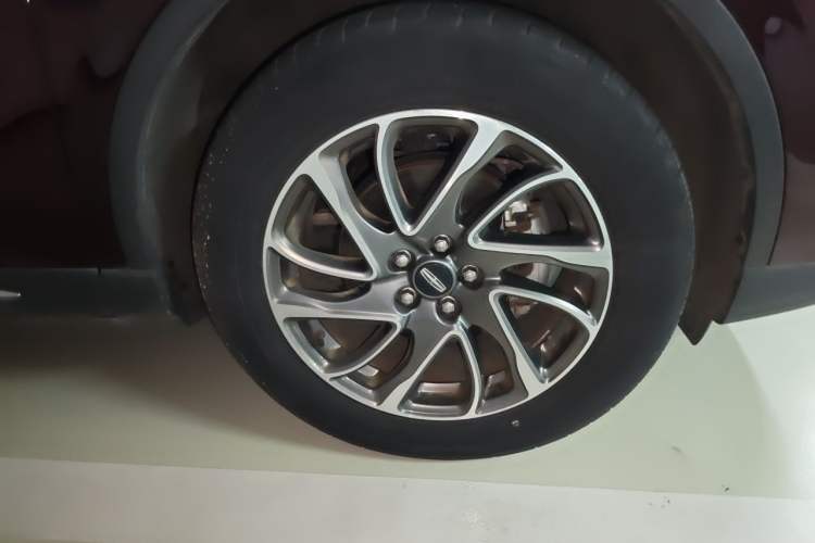 Used Lincoln Corsair 2020 2.0T Four-Wheel Drive Luxury Edition Right Front Wheel Hub