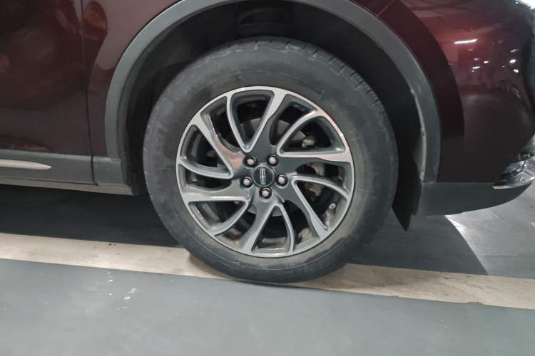 Used Lincoln Corsair 2020 2.0T Two-Wheel Drive Luxury Edition Right Front Wheel Hub