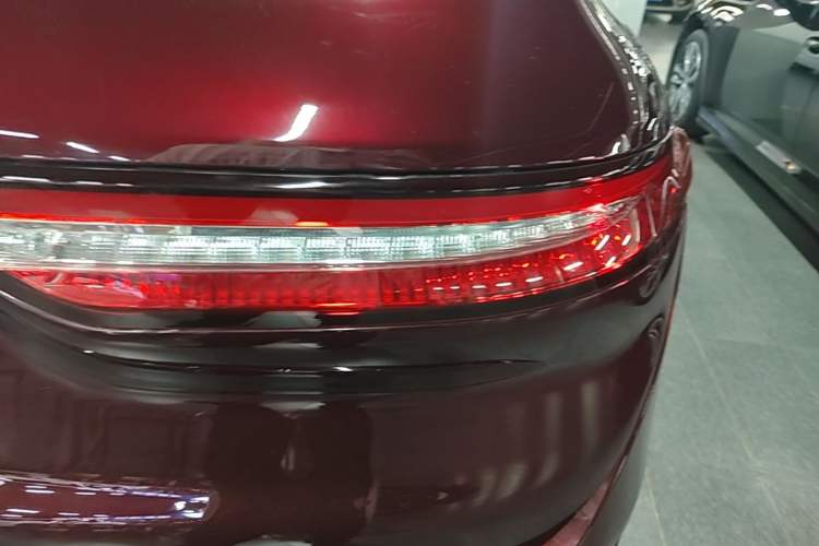 Used Lincoln Corsair 2020 2.0T Two-Wheel Drive Luxury Edition Right Rear Taillight