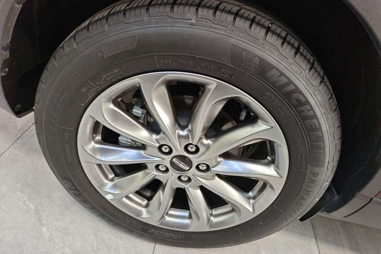 Used Lincoln Corsair 2020 2.0T Two-Wheel Drive Luxury Edition Right Rear Wheel Hub