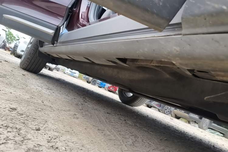 Used Lincoln Corsair 2020 2.0T Two-Wheel Drive Luxury Edition Right Side Sill