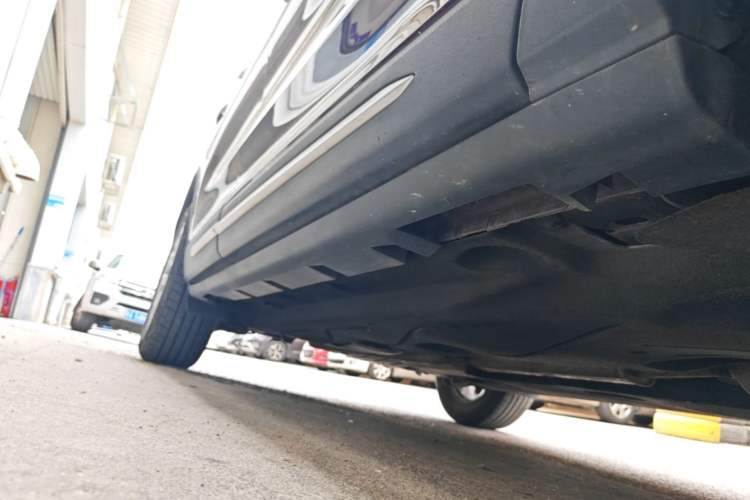 Used Lincoln Corsair 2020 2.0T Two-Wheel Drive Luxury Edition Right Side Sill