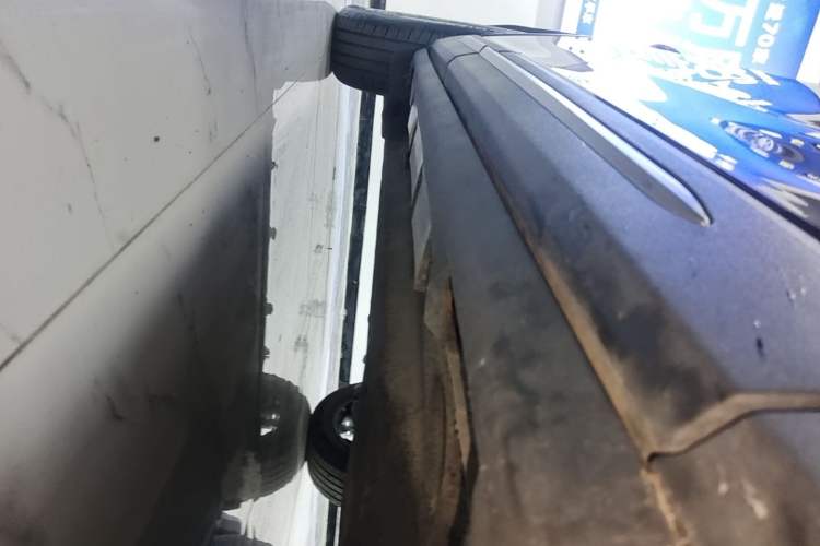Used Lincoln Corsair 2020 2.0T Two-Wheel Drive Luxury Edition Right Side Sill