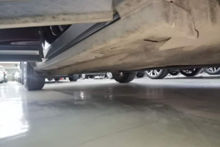 Used Lincoln Corsair 2020 2.0T Two-Wheel Drive Luxury Edition Right Side Sill