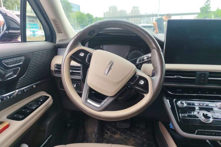 Used Lincoln Corsair 2020 2.0T Two-Wheel Drive Luxury Edition Steering Wheel