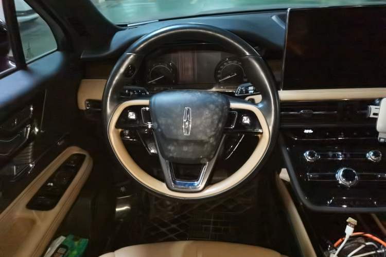 Used Lincoln Corsair 2020 2.0T Two-Wheel Drive Luxury Edition Steering Wheel