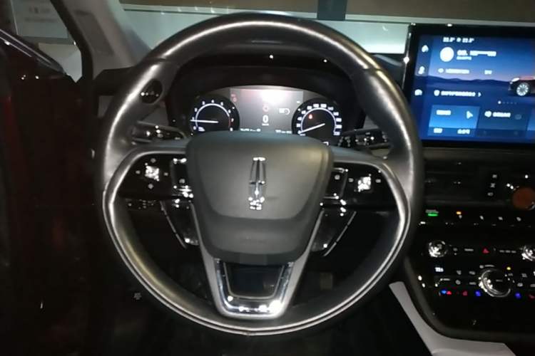 Used Lincoln Corsair 2020 2.0T Two-Wheel Drive Luxury Edition Steering Wheel
