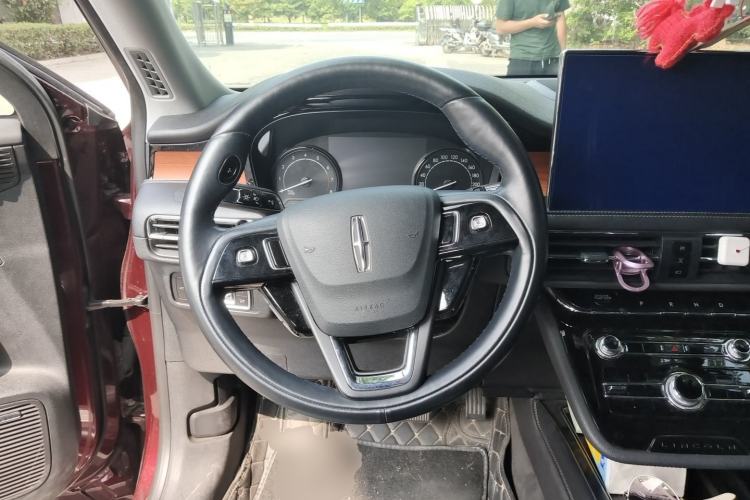 Used Lincoln Corsair 2020 2.0T Two-Wheel Drive Luxury Edition Steering Wheel