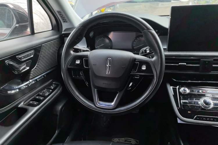 Used Lincoln Corsair 2020 2.0T Two-Wheel Drive Luxury Edition Steering Wheel