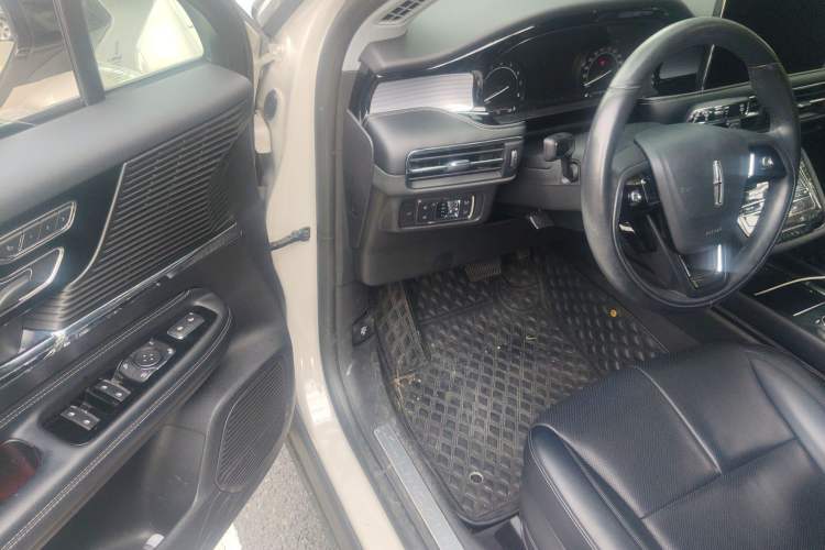 Used Lincoln Corsair 2020 2.0T Two-Wheel Drive Luxury Edition Interior 3