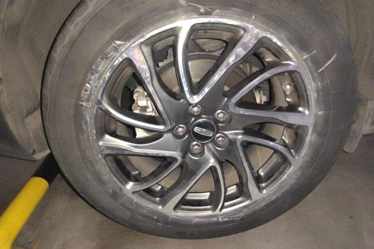 Used Lincoln Corsair 2020 2.0T Two-Wheel Drive Luxury Edition Right Front Wheel Hub