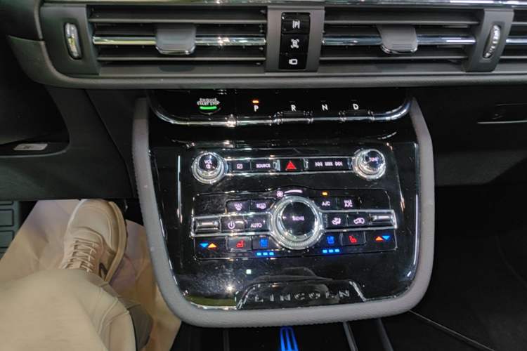 Used Lincoln Corsair 2020 2.0T Two-Wheel Drive Luxury Edition Audio And AC Panel