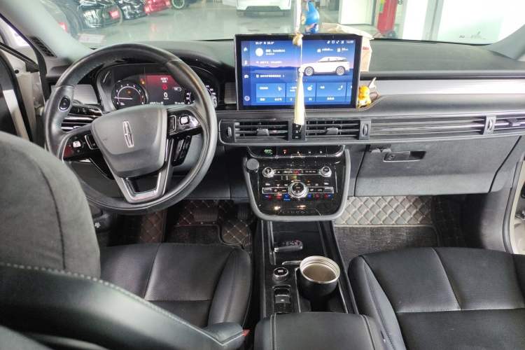 Used Lincoln Corsair 2020 2.0T Two-Wheel Drive Luxury Edition Center Console