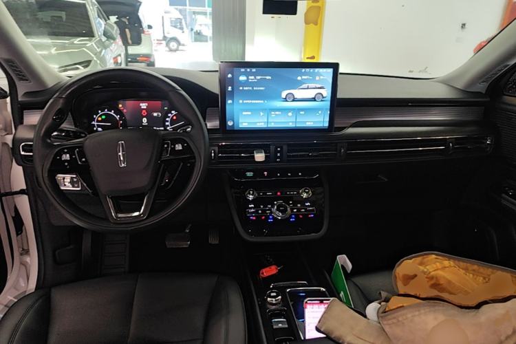 Used Lincoln Corsair 2020 2.0T Two-Wheel Drive Luxury Edition Center Console