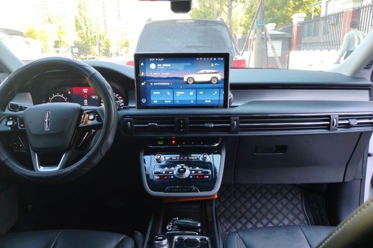 Used Lincoln Corsair 2020 2.0T Two-Wheel Drive Luxury Edition Center Console