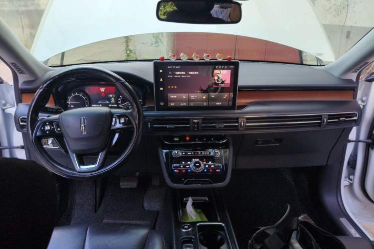 Used Lincoln Corsair 2020 2.0T Two-Wheel Drive Luxury Edition Center Console