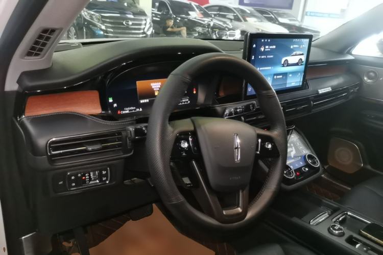 Used Lincoln Corsair 2020 2.0T Two-Wheel Drive Luxury Edition Center Console