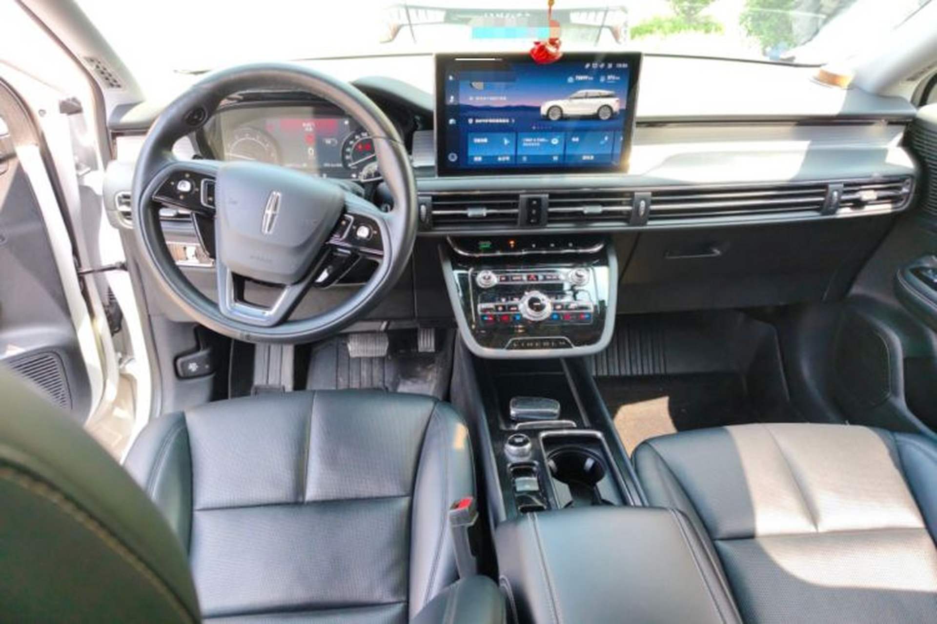 Used Lincoln Corsair 2020 2.0T Two-Wheel Drive Luxury Edition Center Console
