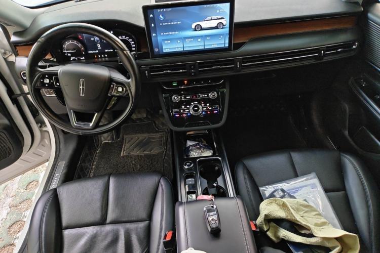 Used Lincoln Corsair 2020 2.0T Two-Wheel Drive Luxury Edition Center Console