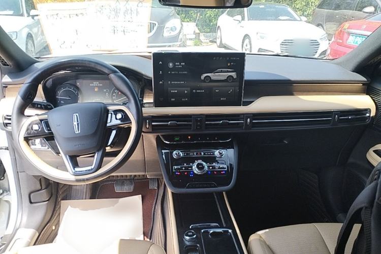 Used Lincoln Corsair 2020 2.0T Two-Wheel Drive Luxury Edition Center Console